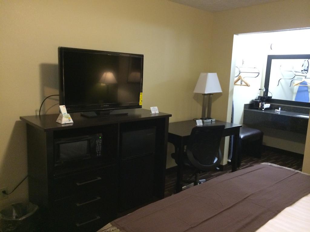 Boarders Inn & Suites By Cobblestone Hotels - Ashland City Kamer foto